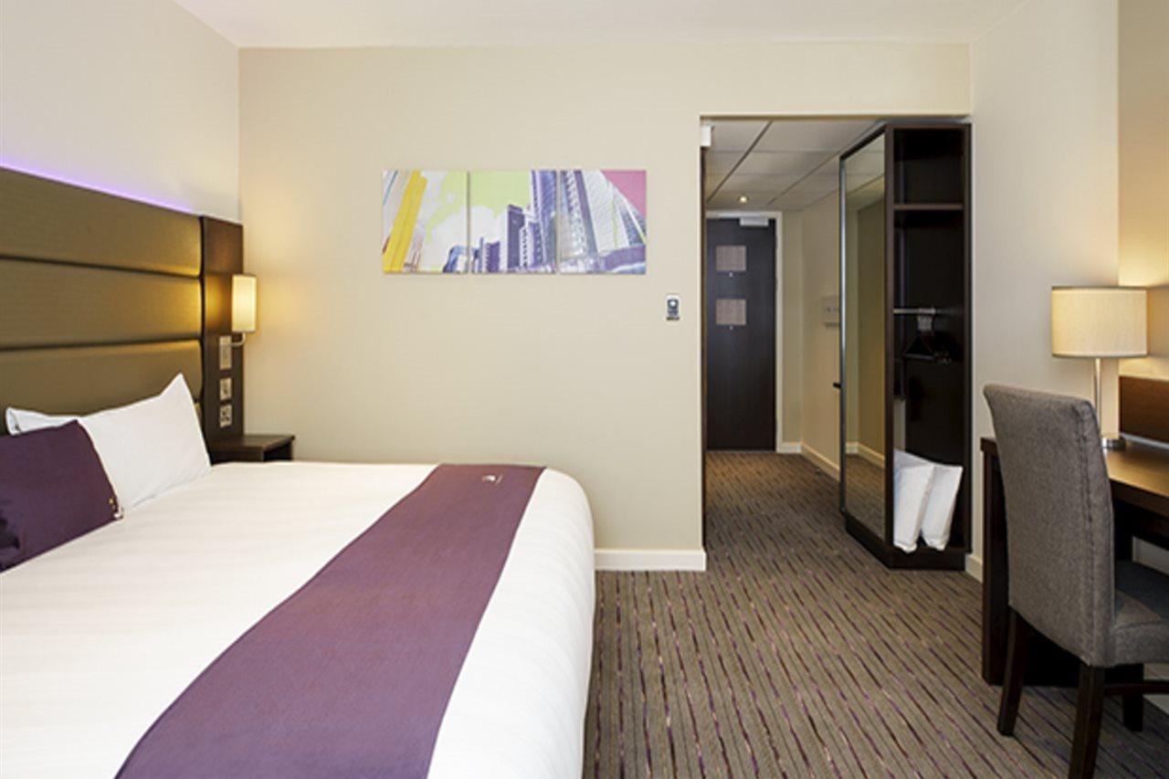 Premier Inn Stirling City Centre Exterior photo