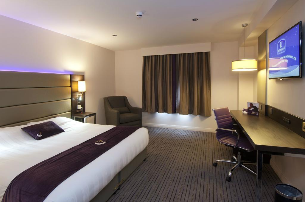 Premier Inn Stirling City Centre Exterior photo