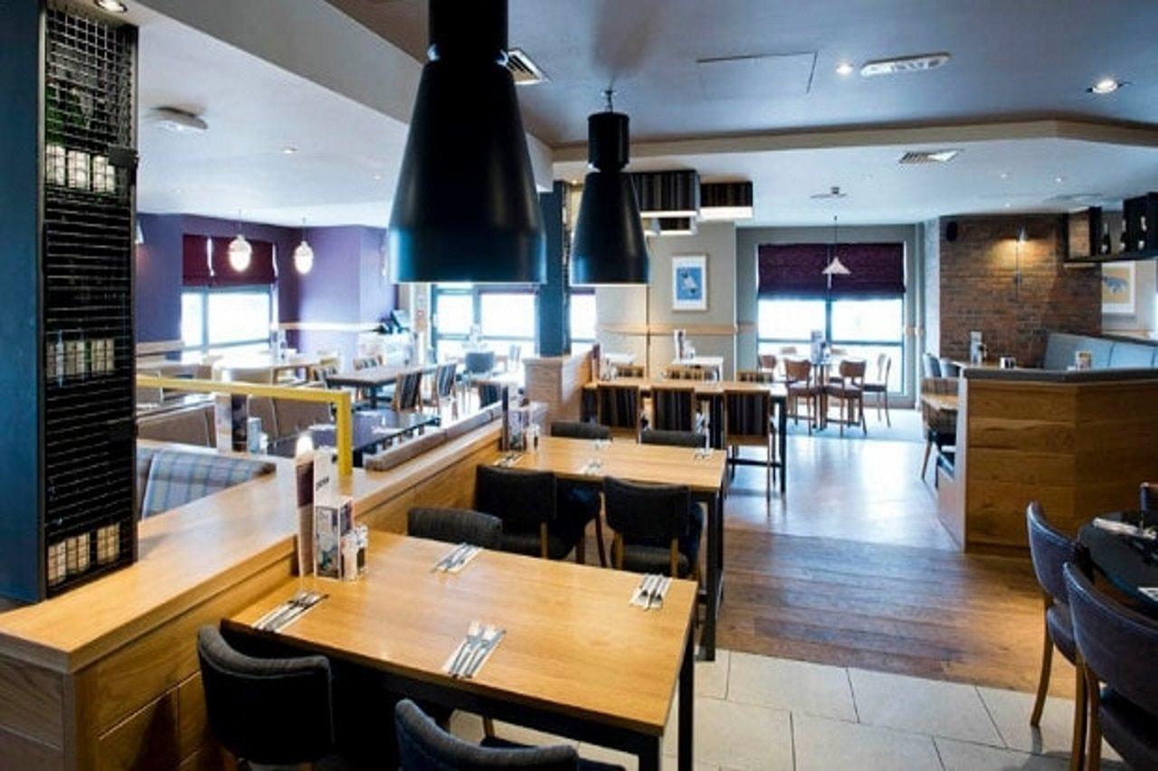 Premier Inn Stirling City Centre Exterior photo